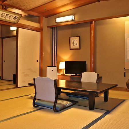Tsutaya Ryokan Тоёока Экстерьер фото