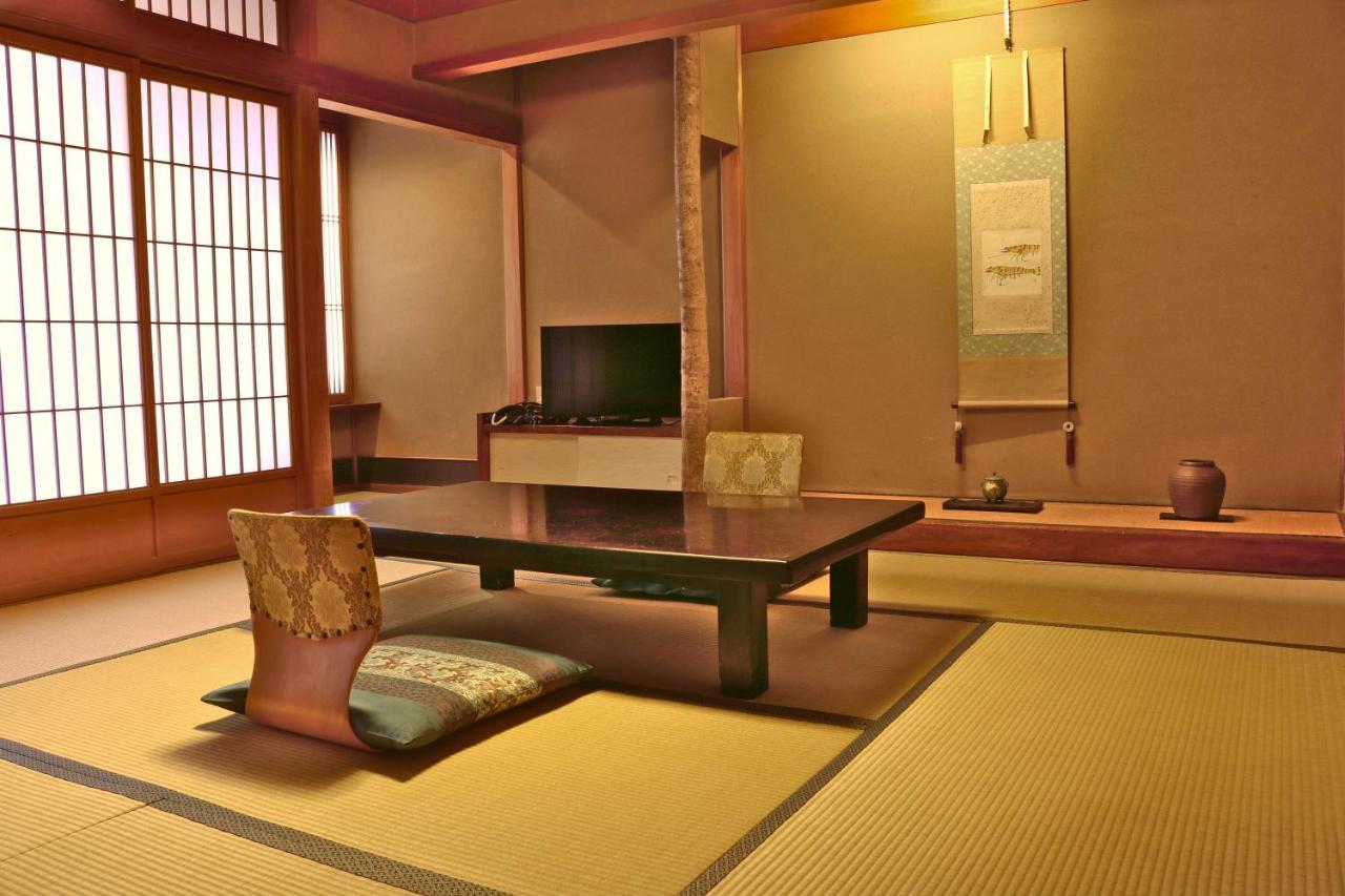 Tsutaya Ryokan Тоёока Экстерьер фото