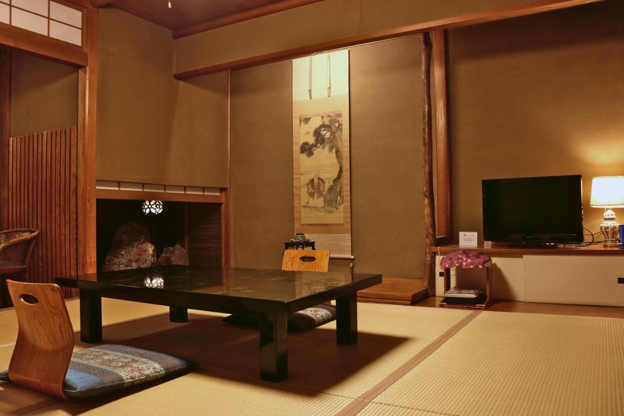 Tsutaya Ryokan Тоёока Экстерьер фото
