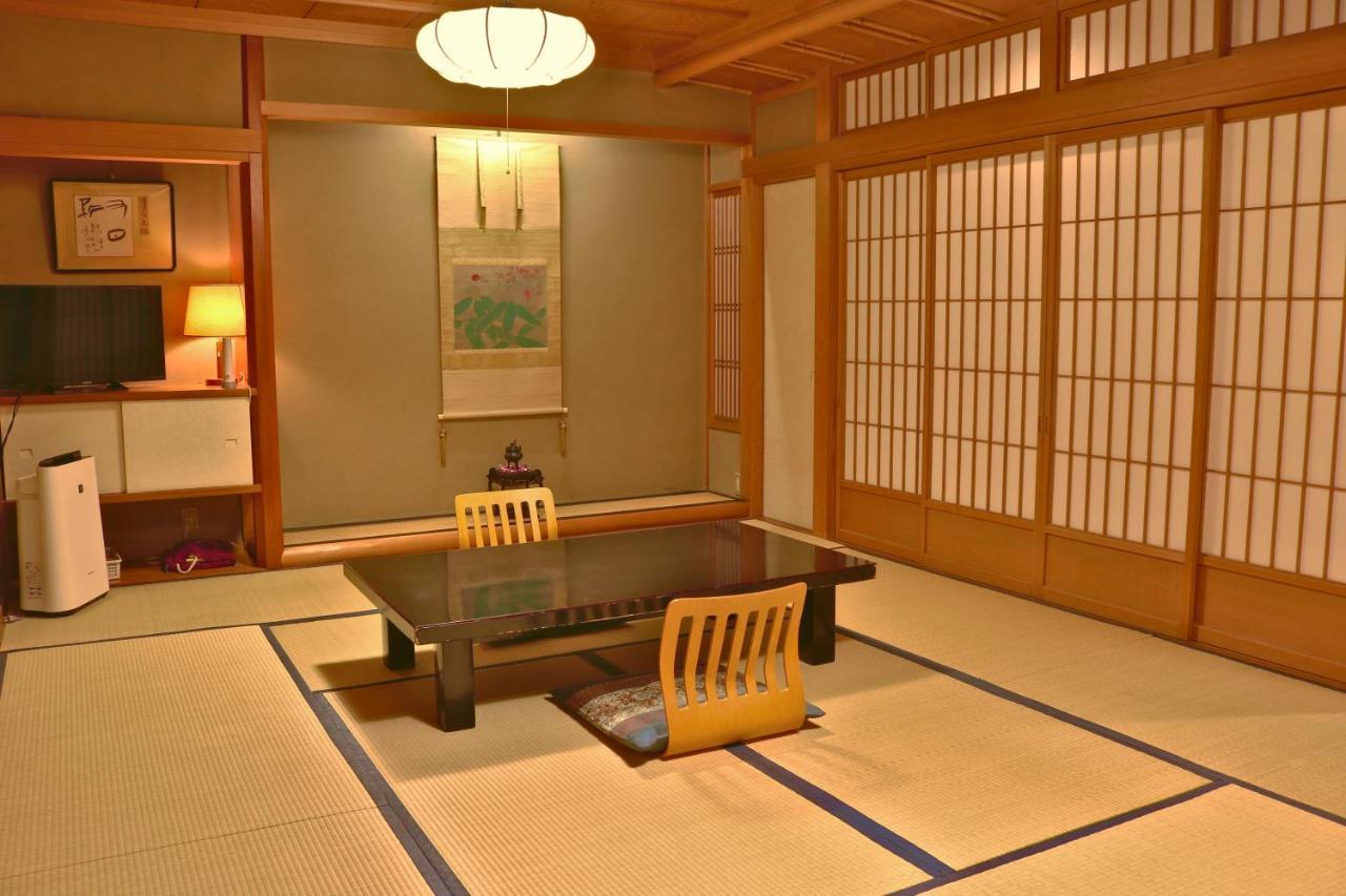 Tsutaya Ryokan Тоёока Экстерьер фото