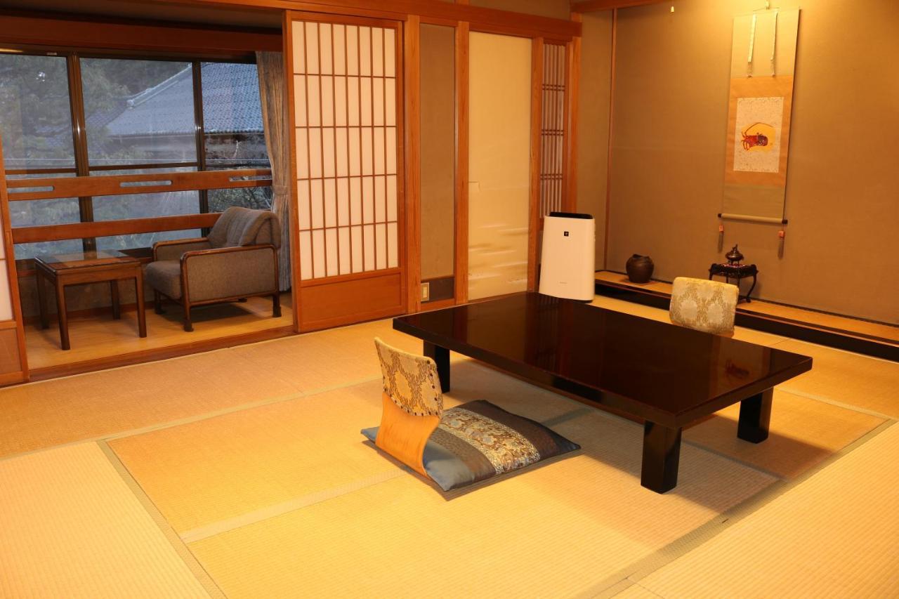 Tsutaya Ryokan Тоёока Экстерьер фото