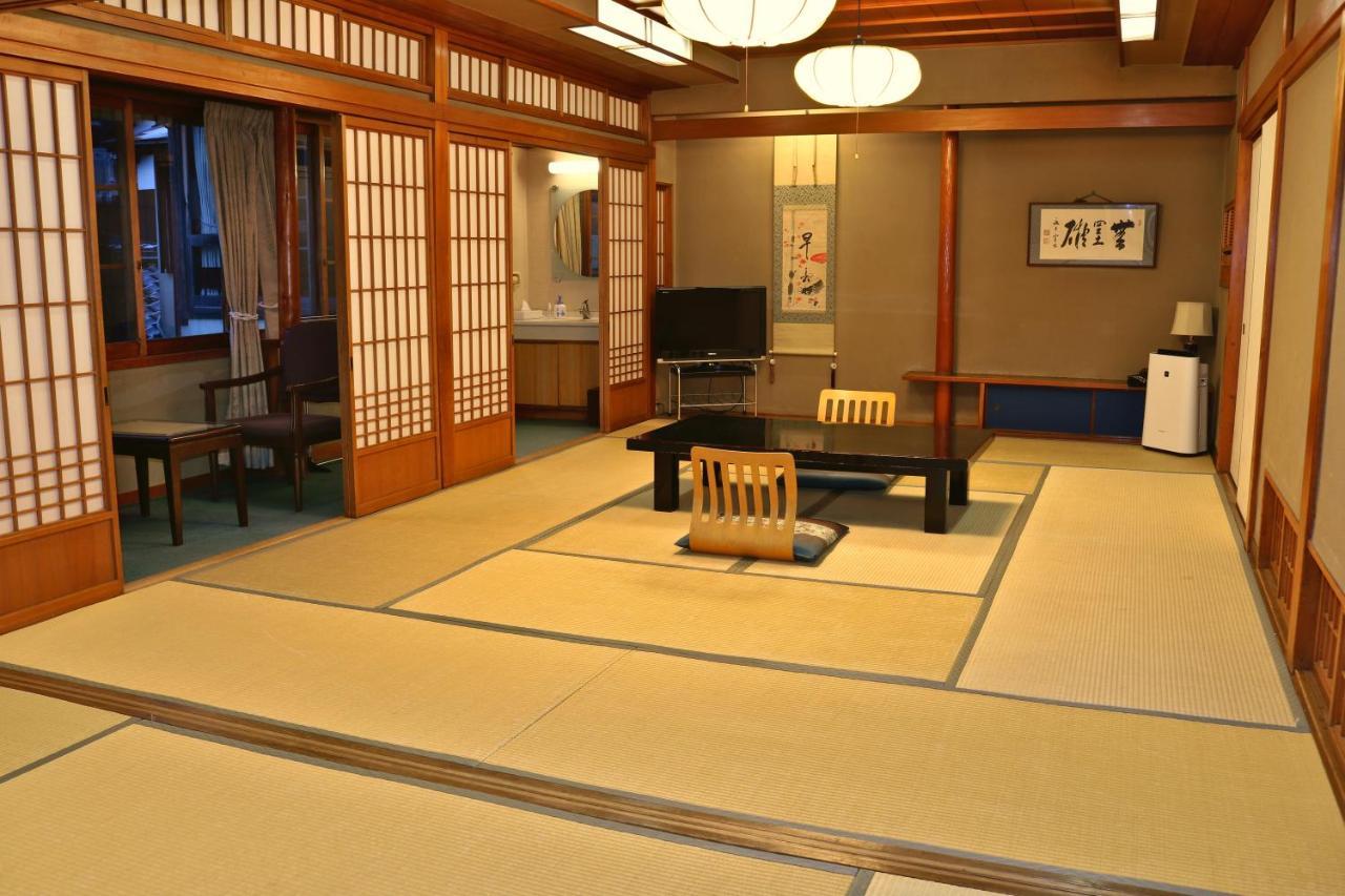 Tsutaya Ryokan Тоёока Экстерьер фото