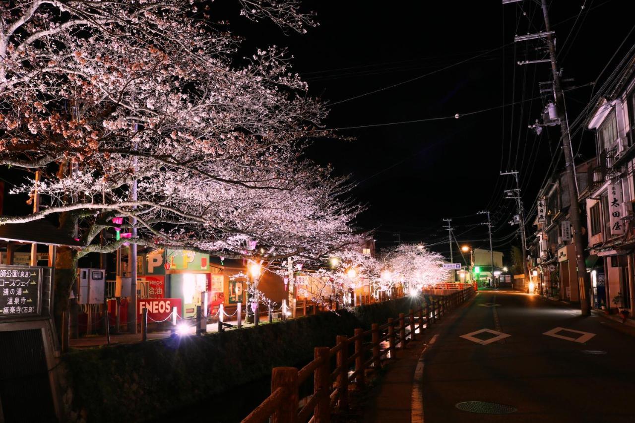 Tsutaya Ryokan Тоёока Экстерьер фото