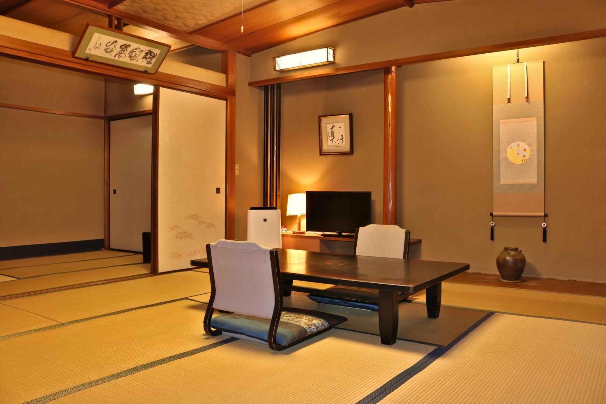 Tsutaya Ryokan Тоёока Экстерьер фото