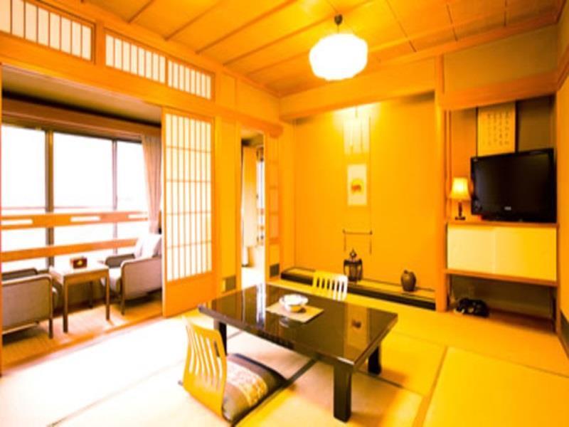 Tsutaya Ryokan Тоёока Экстерьер фото