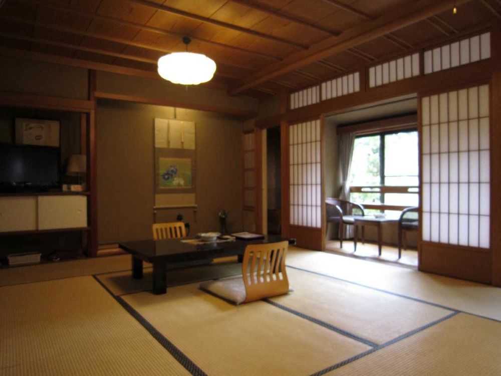 Tsutaya Ryokan Тоёока Экстерьер фото