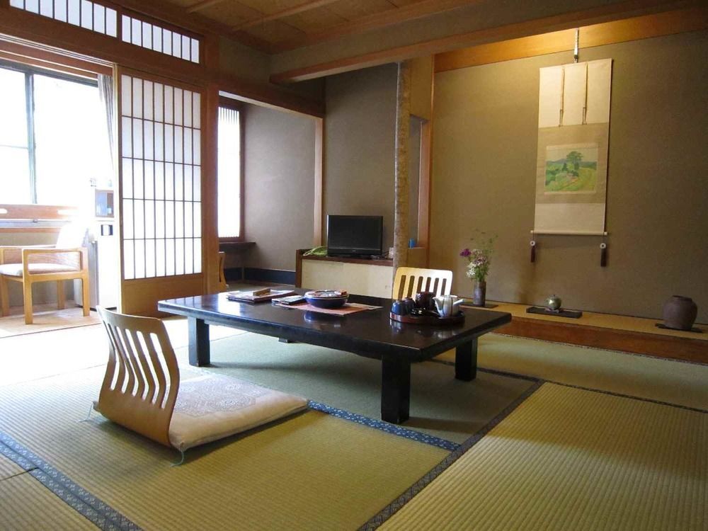 Tsutaya Ryokan Тоёока Экстерьер фото
